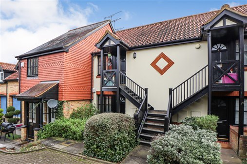 Cosne Mews, Harpenden, AL5 1DP